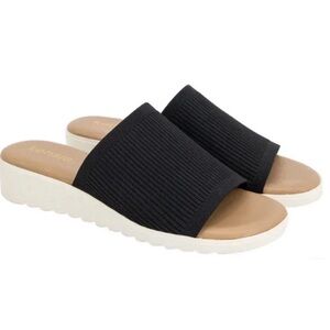 Kensie Black and White Slide Sandals Size 7